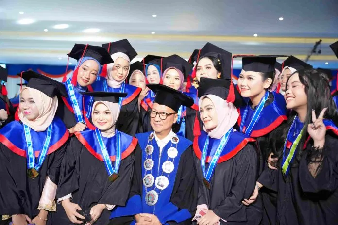 Menteri Perindustrian Agus Gumiwang Kartasasmita