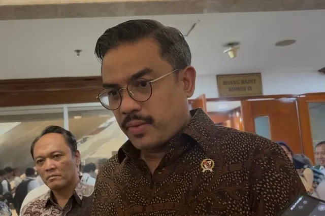 Menteri UMKM Maman Abdurrahman seusai rapat dengan Komisi IX DPR RI tentang RUU Pelindungan Ketenagakerjaan di Kompleks Parlemen, Senayan, Jakarta, Senin (14/9/2026).