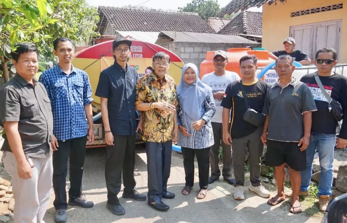 Gandung Pardiman Salurkan Puluhan Tangki Air Bersih Ke Bantul