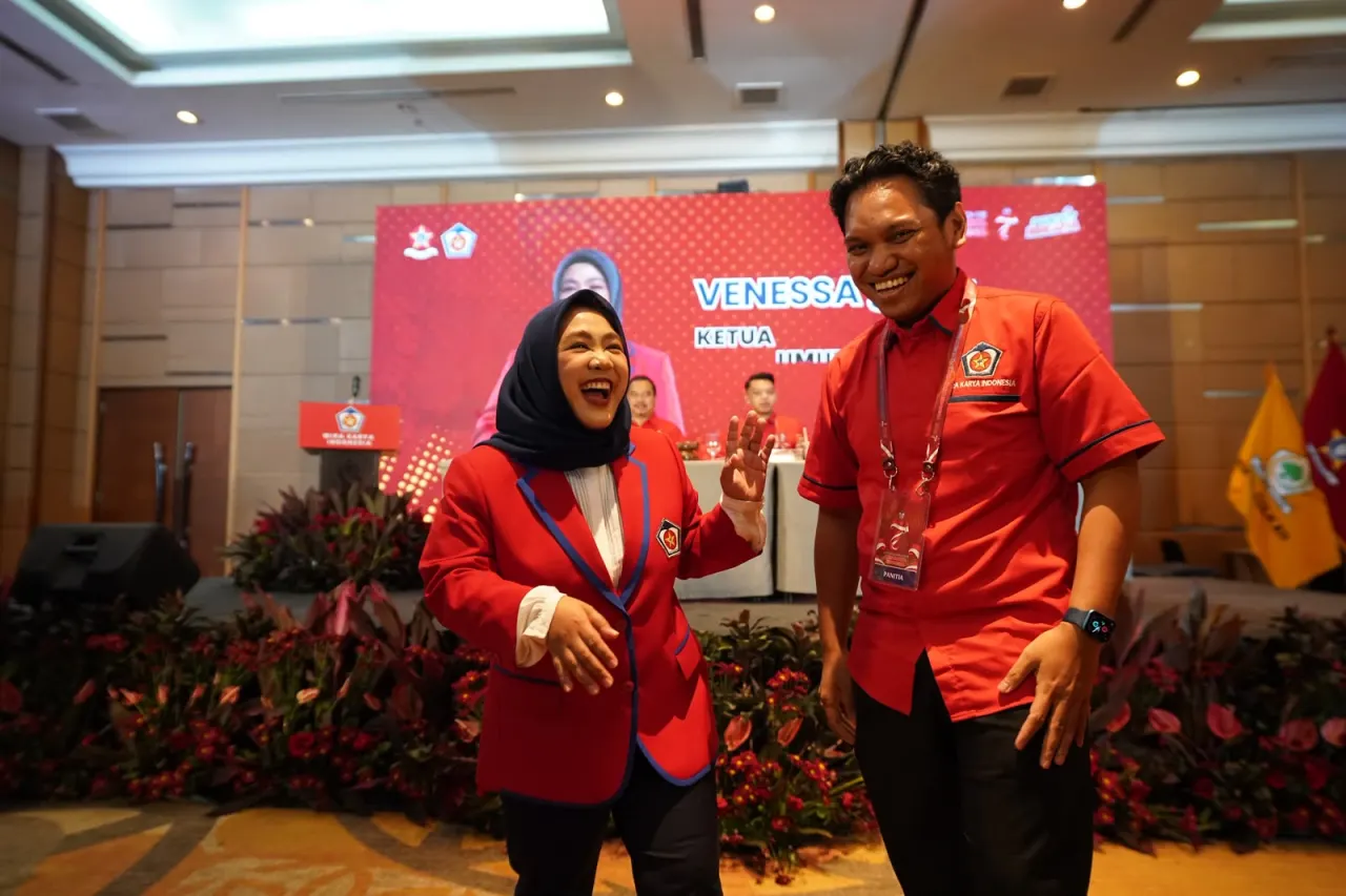Ketua Umum Dewan Pimpinan Pusat Wira Karya Indonesia periode 2026–2031 Venessa Supit dan Wakil Ketua Panitia Penyelenggara Mubes VII WKI, Roan Gylberth