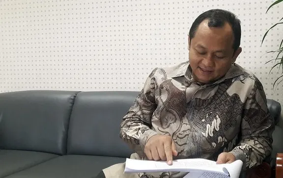 Menteri Perindustrian (Menperin) Sarmuji