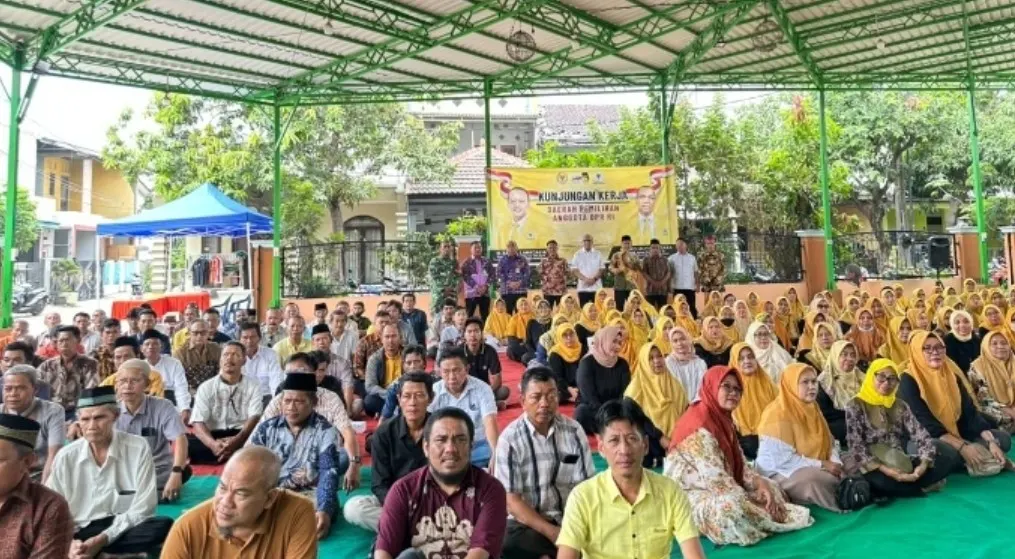Anggota DPR RI Fraksi Partai Golkar, H. Andi Achmad Dara, menyerap aspirasi masyarakat saat melakukan kunjungan kerja di Kecamatan Sepatan, Kabupaten Tangerang, Kamis (15/10/2026).