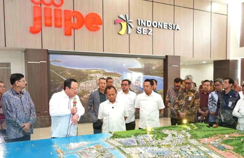 Menteri Perindustrian Muhammad Sarmuji