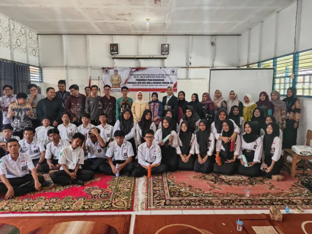 Dewi Damayanti Said Sosialisasikan 4 Pilar Kebangsaan kepada Pelajar SMA PGRI 1 Banjarmasin