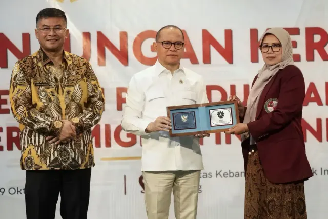 Menteri P2MI Mukhtarudin Tinjau Pelatihan SMK Go Global Di UKRI Bandung