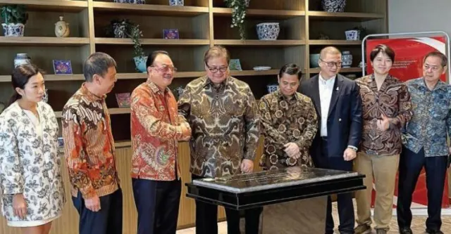 Airlangga Hartarto Resmikan Pabrik Beton Precast Di KEK Kendal