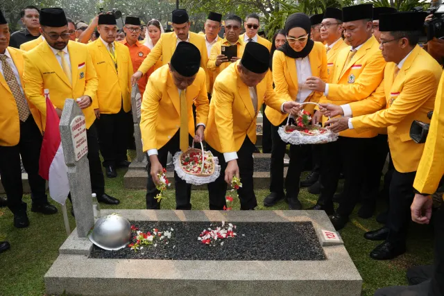 Bahlil Pimpin Ziarah Pahlawan HUT Ke-62 Partai Golkar