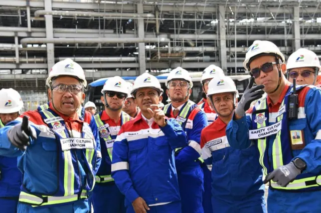 Menko Bahlil Dorong Percepatan Operasional Penuh Kilang RDMP Balikpapan